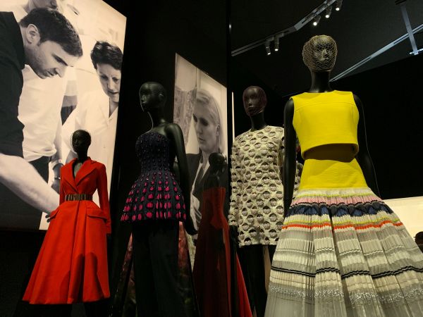 Comment les nouvelles tendances culturelles influencent-elles la mode actuelle ?